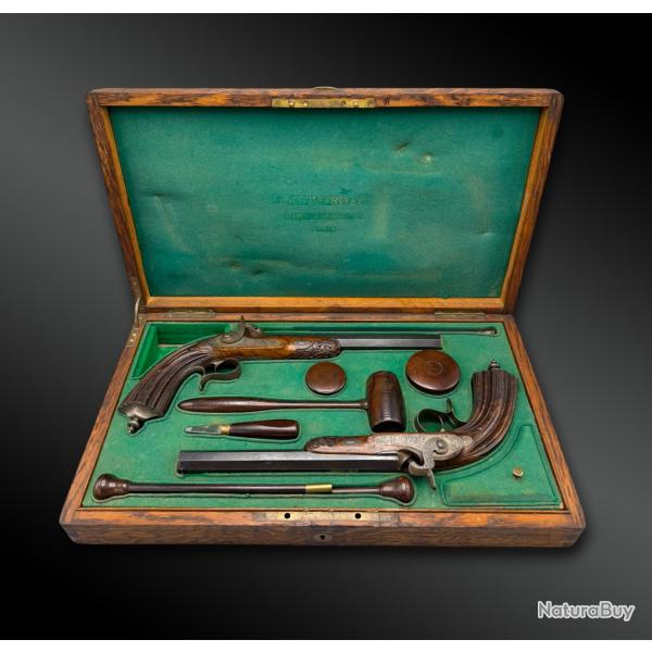 Coffret contenant une PAIRE de PISTOLETS A. GUINARD & Cie�- Paris, France - XIX�me si�cle