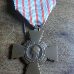m&eacute;daille croix du combattant  r&eacute;publique fran&ccedil;aise