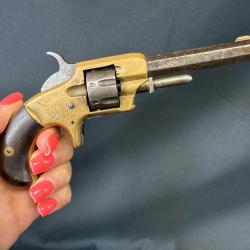 REVOLVER WHITNEYVILLE N.1 calibre 22 SHORT    7 COUPS num&eacute;ro de s&eacute;rie 8392