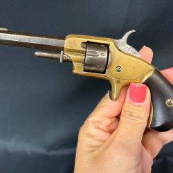 REVOLVER WHITNEYVILLE N.1 calibre 22 SHORT    7 COUPS num&eacute;ro de s&eacute;rie 8392