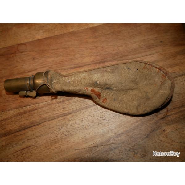 Sac � poudre en cuir ancien