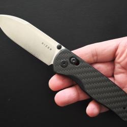 Kizer Drop Bear, plaquette G10 Fibre de Carbone, lame en Nitro-V, r&eacute;f V3619A3 - NEUF.