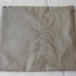 Pochette en toile nylon suisse. Fermeture velcro. A identifier