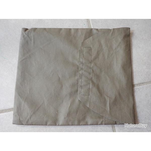 Pochette en toile nylon suisse. Fermeture velcro. A identifier