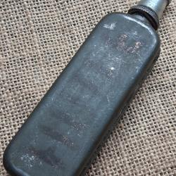 Burette d'huile arm&eacute;e fran&ccedil;aise