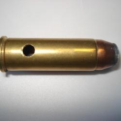une cartouche de 44 remington magnum neutralis&eacute;e marque sellier bellot ogive demi blind&eacute;e