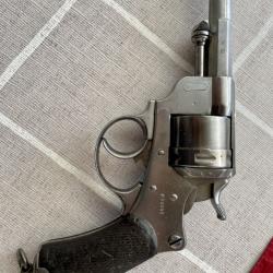 Revolver mod&egrave;le 1873 &eacute;tui et mouchoir d'instruction