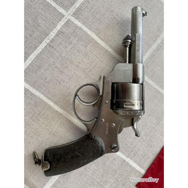 Revolver mod�le 1873 �tui et mouchoir d'instruction
