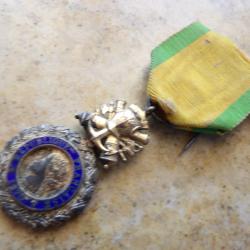 m&eacute;daille militaire 1870 ww1 premi&egrave;re seconde guerre 14 18 39 45la seule port&eacute;e par mar&eacute;chal P&eacute;tain