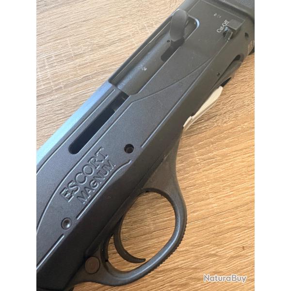 Fusil semi-automatique HATSAN ESCORT CAL12/76