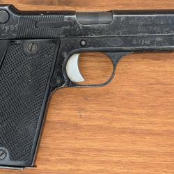 pistolet r&eacute;glementaire mod&egrave;le 35S  fabriqu&eacute; par SAGEM calibre 7,65long
