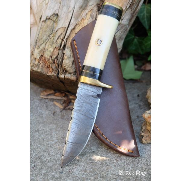 Skinner Couteau Damas Lame 256 Couches Lame Drop Point Manche Os Fabr Artisanale Etui Cuir