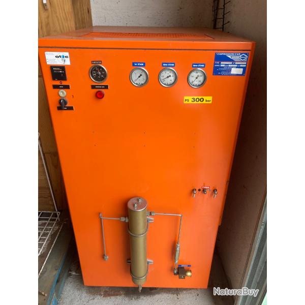 Compresseur de plong�e 300 bars, peu d'heures d'utilisation