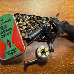 Rare et atypique petit revolver en calibre .22 flobert bosquette