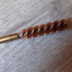 Brosse m&eacute;tallique &eacute;couvillon pour pistolets 9 mm suisses