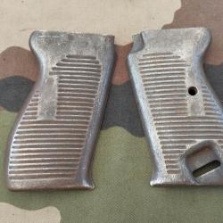 Paire de plaquettes en T&ocirc;le pour Pistolet P38  fin de guerre