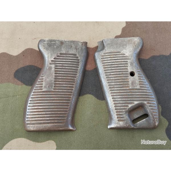 Paire de plaquettes en T�le pour Pistolet P38  fin de guerre