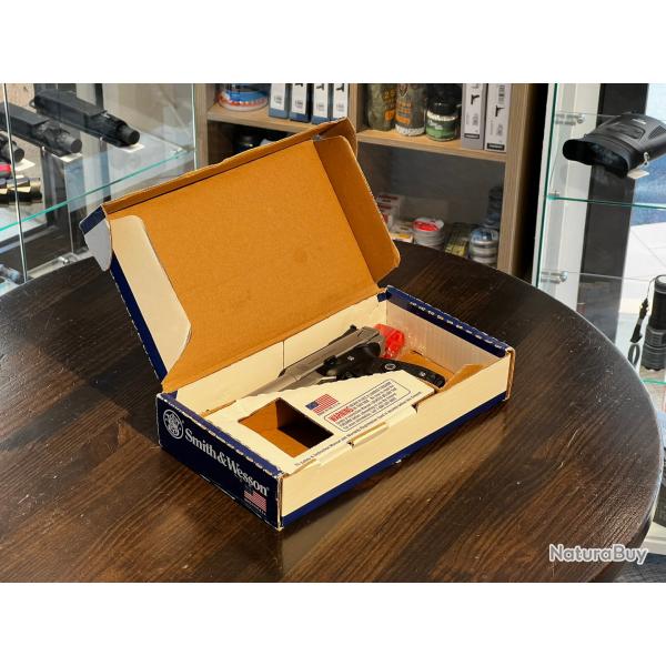 Pistolet Smith & Wesson SW22 Victory .22Lr Canon Filet� R�f/081