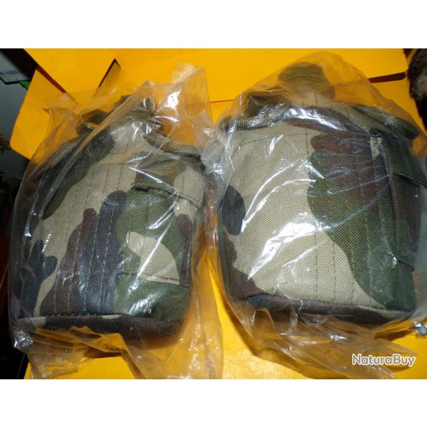 LOT DE 2 GOURDES MILITAIRES EN PLASTIQUE ET SON ETUI CAMOUFLE DE TYPE U.S , LES GOURDES SONT NEUVES