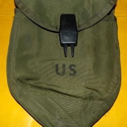 ARMEE AMERICAINE U.S :  ETUI NYLON DE PELLE PLIANTE MILITAIRE AVEC TAMPON VISIBLE DE 1974 , PERIODE