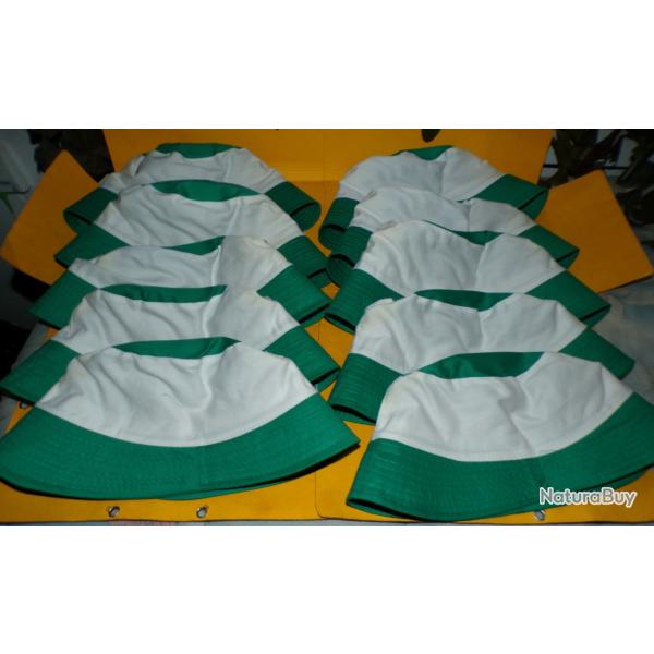 LOT DE 10 BOBS EN 100 % COTON ,TAILLE LARGE  DE COULEUR VERT ET BLANC  , A NETTOYER DANS LEUR JUS SI