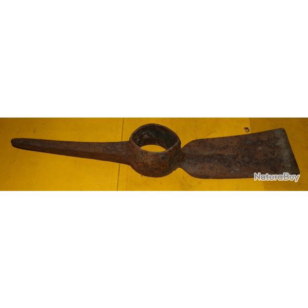 OUTIL : PIOCHE AVEC MARQUAGE ACIER DE L'ARMEE AMERICAINE U.S , LONGUEUR 45 CM POIDS 2,180 KILO   , F