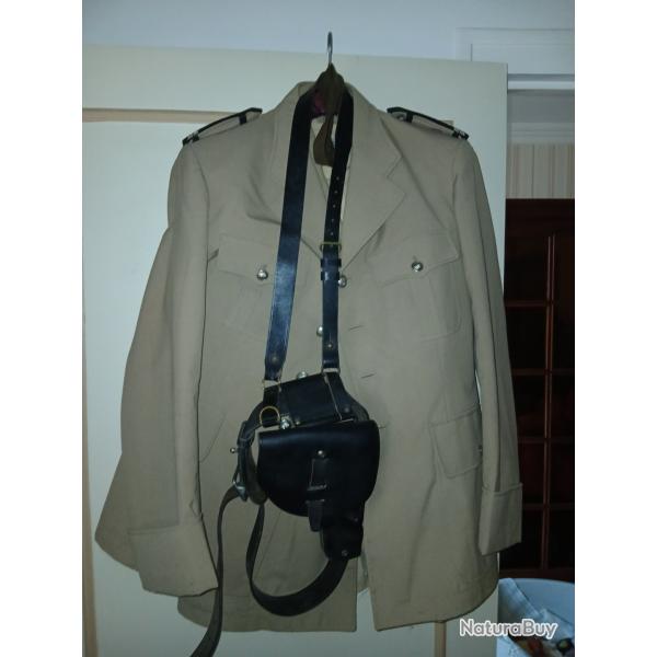 TENUE COMPLETE DE GENDARMERIE ETAT NEUF