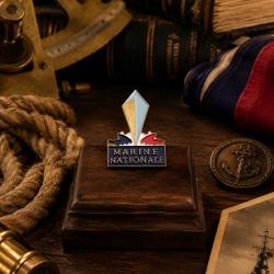 Pin's insigne militaire &eacute;mail embl&egrave;me Marine Nationale - proue tricolore vintage
