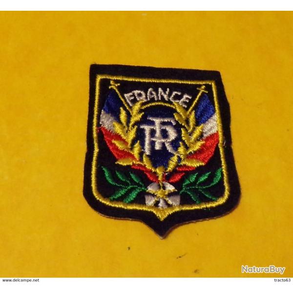 FRANCE LEGION D'HONNEUR� , INSIGNE D'EPAULE EN TISSU , MODELE ANCIEN , OBSOLETE POUR COLLECTION��,DI