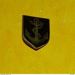 GENDARMERIE&nbsp; :&nbsp;Gendarmerie Maritime, ancre, fond noir, dos guilloch&eacute; embouti, FABRICANT DRAGO PARIS