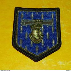 GENDARMERIE&nbsp;: ECUSSON COMMANDEMENT ECOLES ET FORMATIONS , TISSU MARCK , ETAT VOIR PHOTOS . POUR TOUT