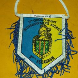 GENDARMERIE&nbsp;: FANION 2&deg; GROUPEMENT DE&nbsp;&nbsp;GENDARMERIE MOBILE 3&deg; ESCADRON, ETAT VOIR PHOTOS . POUR TOUT