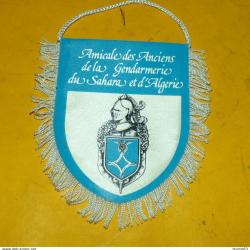 GENDARMERIE&nbsp;: FANION AMICALE DES ANCIENS DE LA GENDARMERIE DU SAHARA ET D'ALGERIE, ETAT VOIR PHOTOS