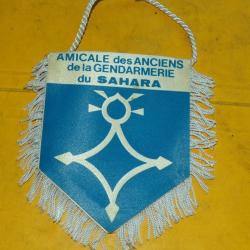 GENDARMERIE&nbsp;: FANION AMICALE DES ANCIENS DE LA GENDARMERIE DU SAHARA, ETAT VOIR PHOTOS . POUR TOUT R