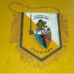 GENDARMERIE&nbsp;: FANION ESCADRON DE&nbsp;GENDARMERIE MOBILE 33/7&nbsp;VOUZIERS , ETAT VOIR PHOTOS . POUR TOUT REN