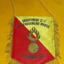 GENDARMERIE&nbsp;: FANION GROUPEMENT II/1 DE&nbsp;&nbsp;GENDARMERIE MOBILE ESCADRON 23/1 A MELUN, ETAT VOIR PHOTOS