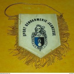 GENDARMERIE&nbsp;: FANION SPORT GENDARMERIE JEUNESSE&nbsp;&nbsp;, ETAT VOIR PHOTOS . POUR TOUT RENSEIGNEMENT ME CON
