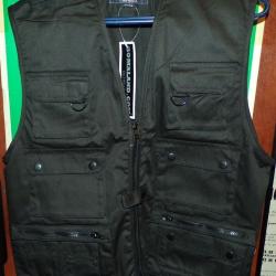 GILET LEGER EN TISSU NOIR , NOMBREUSES POCHES SUR LE DEVANT , UNE GRANDE POCHE DORSALE ET UNE POCHE
