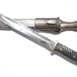 Ba&iuml;onnette allemande 98K avec son fourreau et son porte fourreau en cuir dat&eacute;e 1941