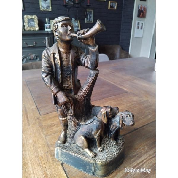 Trophe statuette chasseur sonnant le core avec ses 2 chiens de fallico