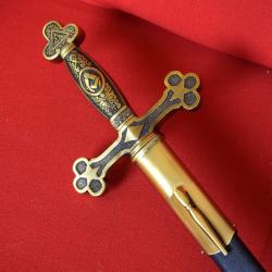 Grande EPEE MACONNIQUE traditionnelle de c&eacute;r&eacute;monie 95 cm avec garde en bronze dor&eacute; et son FOURREAU
