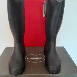 Bottes neuves, marque LE CHAMEAU Saint-Hubert, doubl&eacute;es cuir, noires, pointure 44 tour de mollet 44.