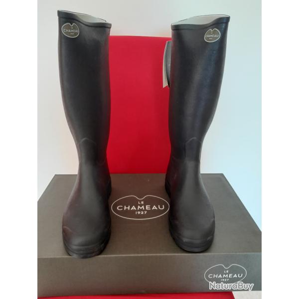 Bottes neuves, marque LE CHAMEAU Saint-Hubert, doubl�es cuir, noires, pointure 44 tour de mollet 44.