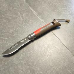 Opinel Gen2 avec sifflet et demanilleur dans la lame