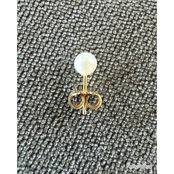 Boucle d'oreille unique en or massif 18 carats et perle  - clous