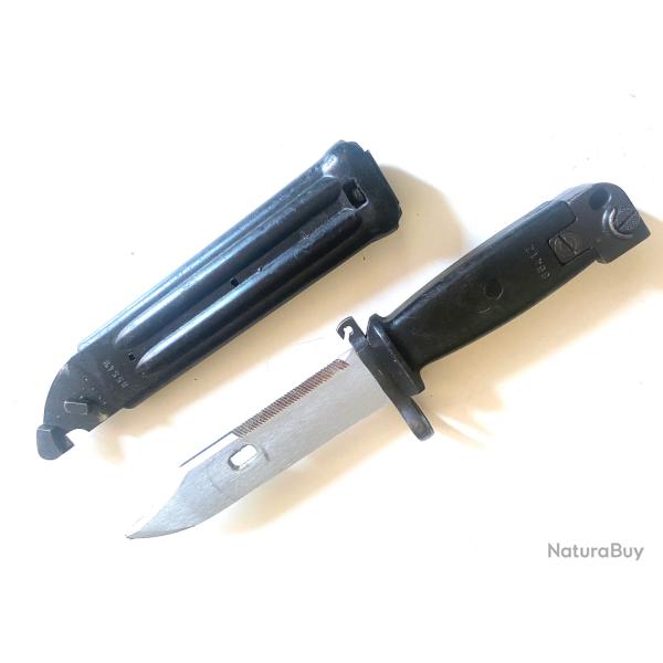Ancienne Ba�onnette Serbe AK47 avec Fourreau
