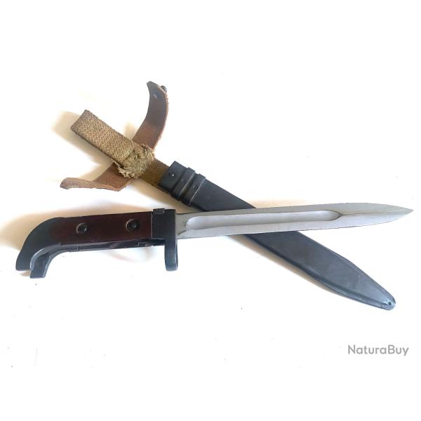 Ancienne Ba�onnette Russe Bulgare AK47 avec Fourreau