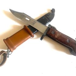 Ancienne Ba&iuml;onnette Russe Kalachnikov AK47 avec Fourreau