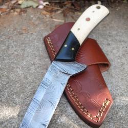 Couteau Skinner Lame Rasoir Acier Damas 256 Couches Manche Os/Corne Etui Horizontale Cuir Artisanale