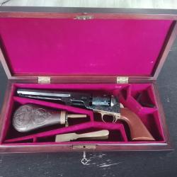 coffret avec revolver PIETTA navy model 1851 calibre 36 et ses accessoires